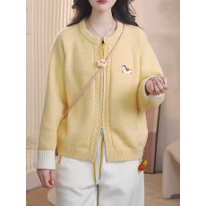 批发企鹅挂饰<b class='q'>圆领</b>长袖<b class='q'>针织</b><b class='q'>开衫</b>女2025秋冬新款小马刺绣双拉链毛衣上衣