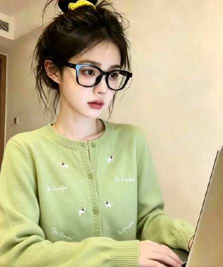 새끼 고양이 자수 니트 오픈 가디건 여성 긴 소매 2026 가을 새로운 느긋한 느슨함 센스 다용도 슬림해 보이는 라운드 넥 맨위