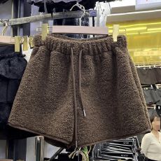 批发原版面料】特大码300斤加厚仿羊羔毛<b class='q'>短裤</b>女2025新款秋冬