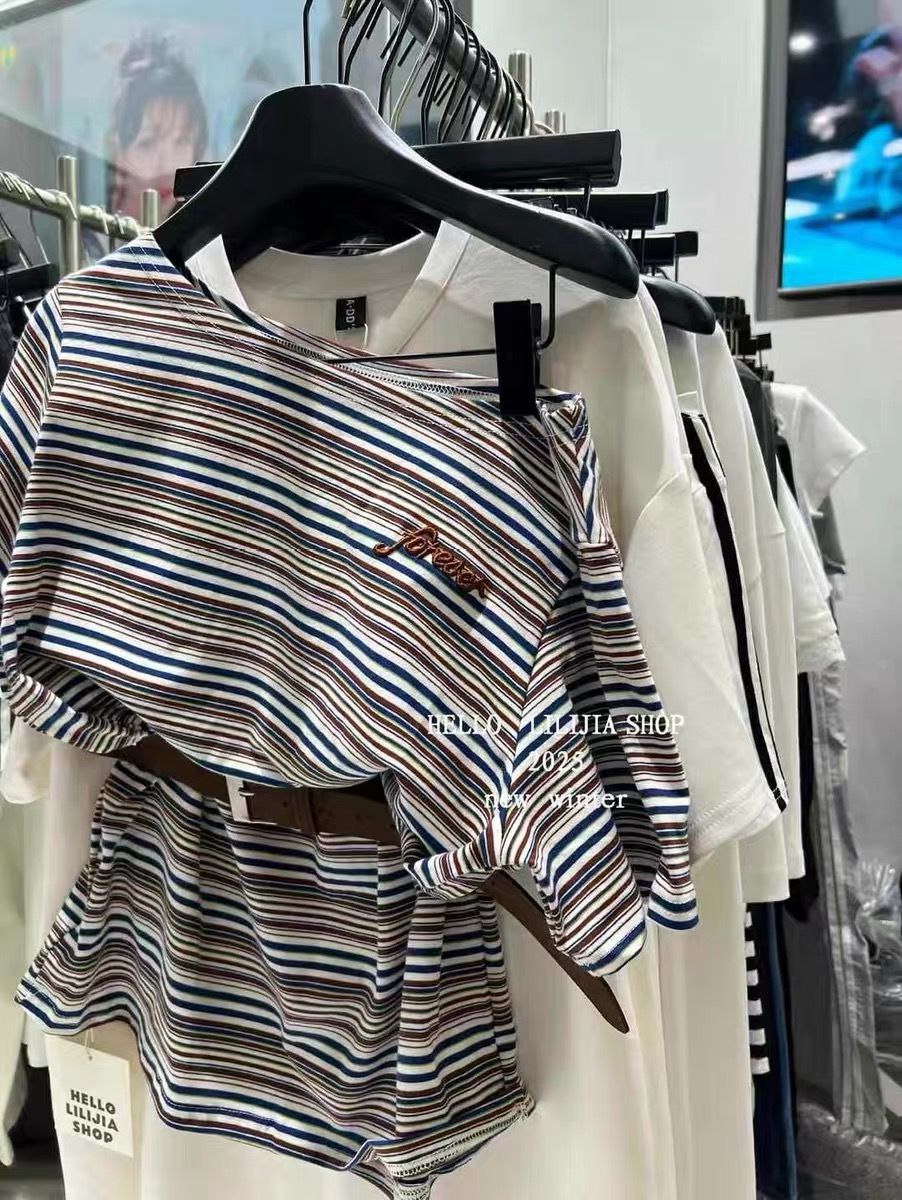 BY29368# 原版面料特大码300斤斜肩条纹短袖T恤女夏款宽松韩系上衣  服裝批發女裝批發服飾貨源