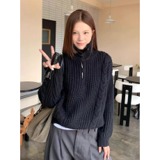 批发AUNP 黑色高领毛衣外套女牛角扣秋冬设计感休闲百搭麻花针织上衣