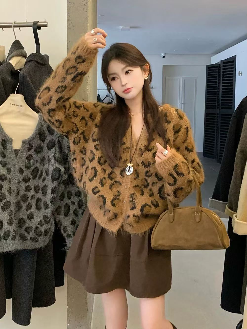 한 부서 레트로 배색 레오파드 무늬 루즈핏 니트 오픈 가디건 여성 가을 겨울 부드러운 찹쌀 느긋한 품격 스웨터