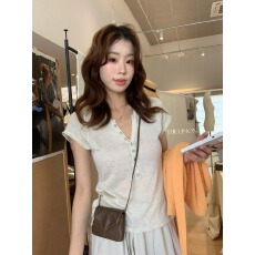 批发柠檬绿茶2026夏季百搭极简风短袖<b class='q'>针织衫</b>女修身纽扣上衣