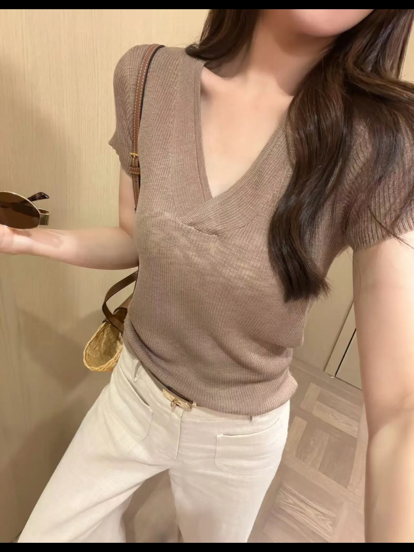 lemonchen 고급 센스 V넥 반팔 티셔츠 여성 여름 수직 구덩이 기사 Chic 몸매 가꾸기 슬림해 보이는 맨위