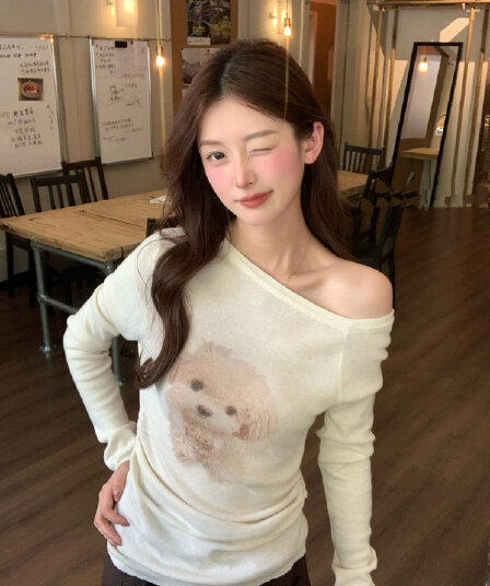 실사 둘째 머리카락 아메리칸 레트로 라운드 넥 수 있습니다. 오프숄더 착용 멩 개 프린트 몸매 가꾸기 슬림해 보이는 맨위 니트 스웨터