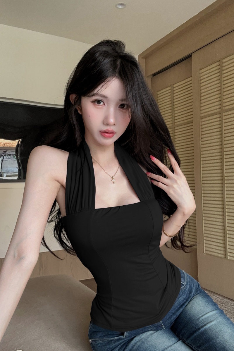 실사 정가 핫걸 단색 행침 목 맨위 여성 여름 2026 새로운 신축성 디자인 센스 슬림해 보이는 캐미솔
