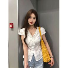 批发MR【提花面料】法式v领复古白色<b class='q'>短袖</b><b class='q'>衬衫</b>夏季荷叶边蕾丝收腰上衣