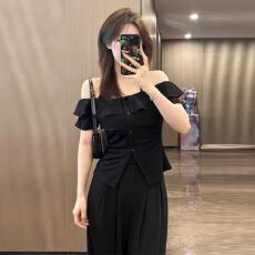 批发MR 原版做法  一字领<b class='q'>衬衫</b><b class='q'>短袖</b>收腰不规则纯欲挂脖赫本风露肩上衣