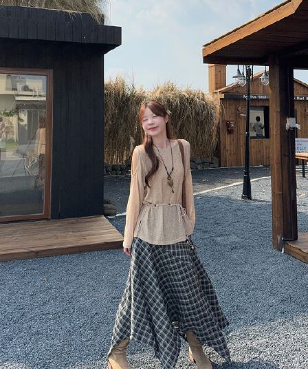 실사 2026 가을 새로운 오프숄더 디자인 센스 연령 감소 비즈 니트 작은 셔츠 불규칙 디자인 반신 스커트