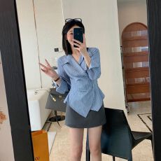 批发2026<b class='q'>韩版</b>设计感小众不规则收腰显瘦时髦条纹<b class='q'>衬衫</b>长袖上衣