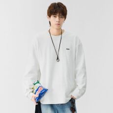 批发实拍2026新款长袖T恤男日系复古圆领纯色绣标纹理感百搭打底