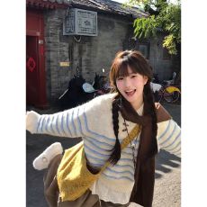 批发官图羊驼绒女装<b class='q'>针织衫</b>秋冬新款潮宽松牛角扣<b class='q'>条纹</b>圆领保暖毛衣