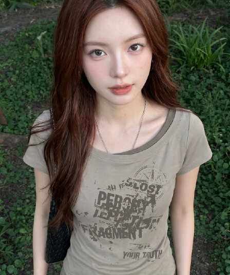 경관 그림 반팔 티셔츠 여성 의류 여름 새로운 몸매 가꾸기 디자인 센스 프린트 슬림해 보이는 페이크 레이어드 한 첨부 된 의류