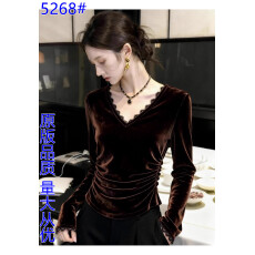 批发法式复古咖色蕾丝花边v领丝绒衬衫女<b class='q'>秋</b>冬复古高级感修身打底上衣