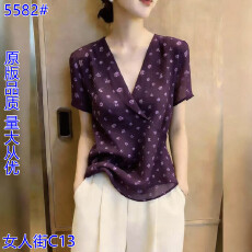 批发超好看时尚紫色V领<b class='q'>碎花</b>短袖上衣女通勤风设计感小众气质显瘦<b class='q'>衬衫</b>