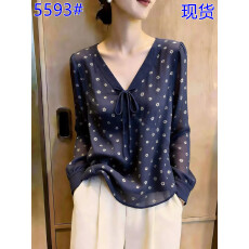 批发高级小众别致通勤风V领<b class='q'>碎花</b><b class='q'>衬衫</b>女藏蓝色系带长袖上衣显瘦超好看