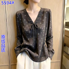 批发2026早秋新款法式时尚洋气高级感v领<b class='q'>碎花</b>长袖<b class='q'>衬衫</b>
