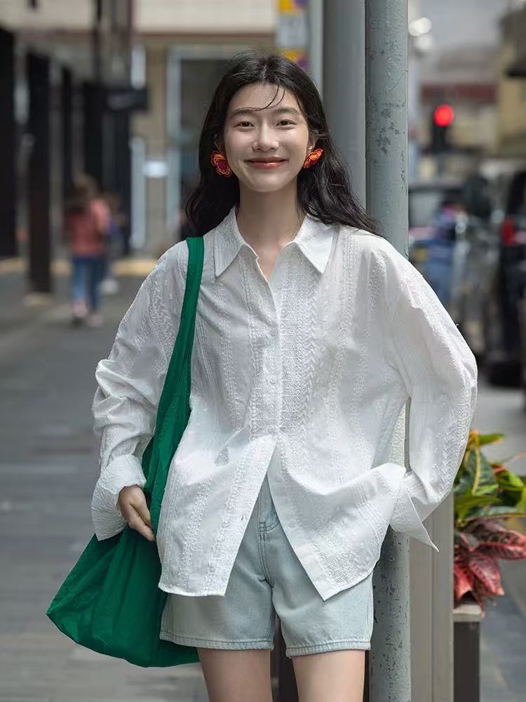 얇은 스타일 화이트 여성 셔츠 여름 디자인 센스 작은 대중 태양 보호 셔츠 셔츠 재킷 2026 새로운 맨위