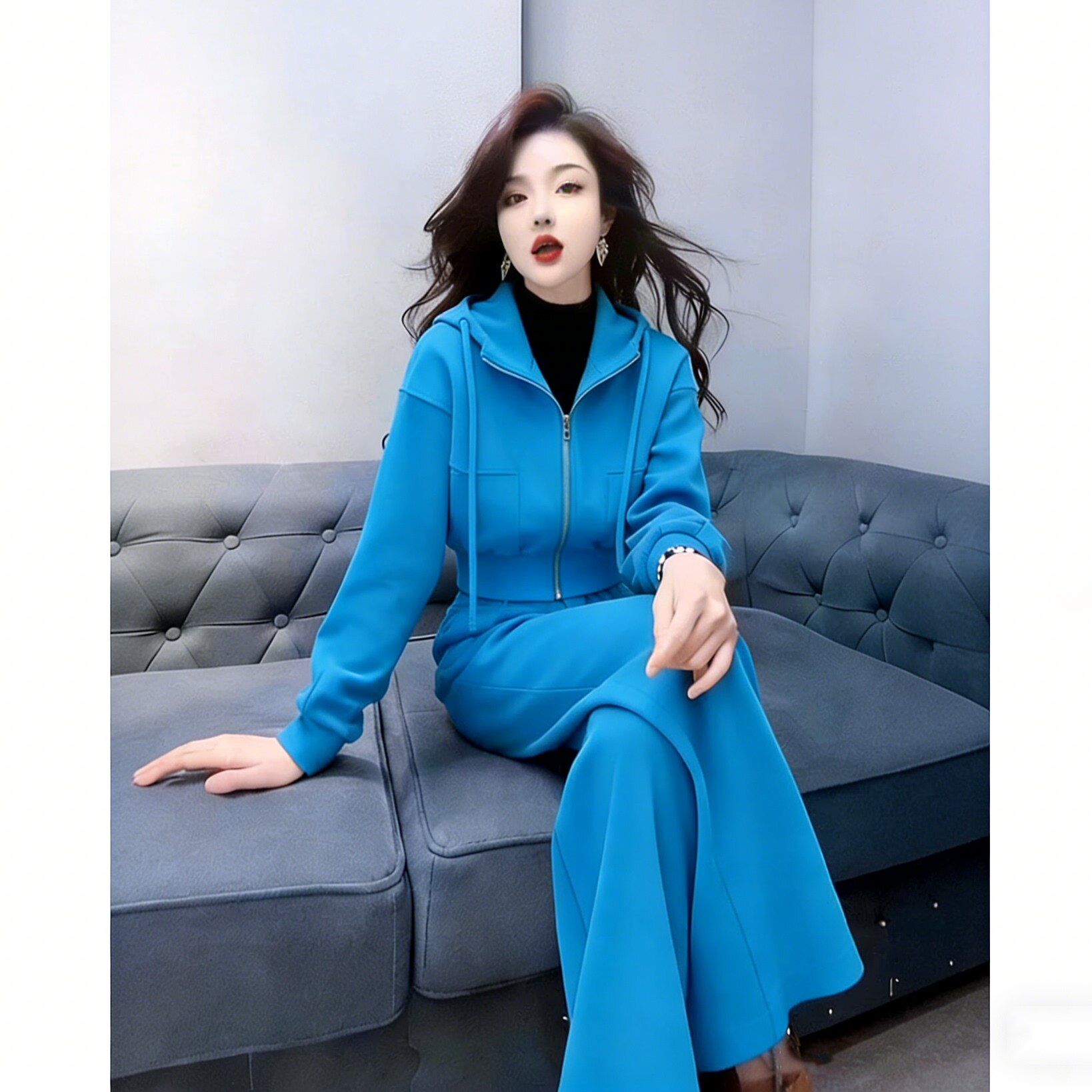 파란색 캐주얼 스포츠 슈트 여성 2026 년 봄 새로운 패션 외국 가스 고급 센스 착용 가져 가라. 투피스 세트