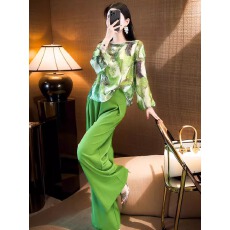 批发2026早秋新款多巴胺减龄穿搭一整套杂染绿色上衣阔腿裤两件套装女