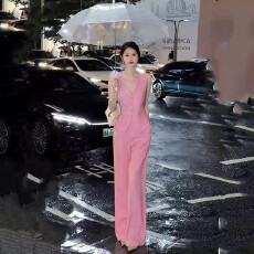 批发干练气质<b class='q'>女装</b><b class='q'>职业</b><b class='q'>套装</b>夏季2026新款简单大方粉色马甲阔腿裤两件套