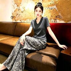 批发2026年夏季轻奢短袖T恤阔腿<b class='q'>花</b><b class='q'>裤</b>子两件套慵懒风松弛灰色套装女