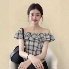 批发韩系<b class='q'>格子</b>露肩一字肩短袖<b class='q'>衬衫</b>女款2026夏季新款修身小个子气质上衣