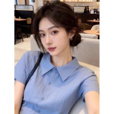 批发蓝色翻领简约收腰短袖衬衣衬衫女2026夏季韩系<b class='q'>甜美</b>超火减龄上衣