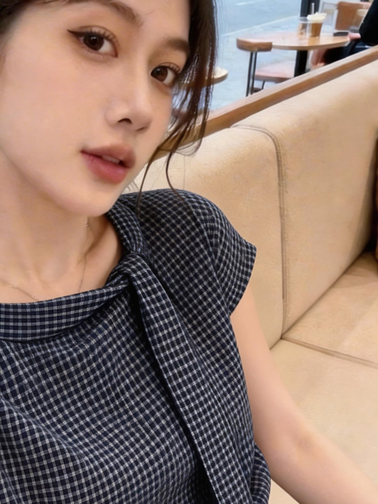 여름 프랑스식 레트로 품격 여성 셔츠 고급 디자인 센스 작은 대중 고유 한 Chic 아름다운 다용도 반팔 맨위
