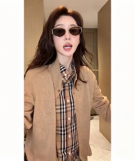 체크무늬 셔츠 페이크 레이어드 니트 오픈 가디건 여성 이른 가을 레트로 패치워크 배색 루즈핏 품격 스택 착용 센스 맨위