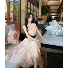 批发3/08 20:00 主推款晴雪汀兰 法式设计感荷叶边收腰款仙女裙