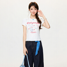 批发实拍实价正肩白色短袖<b class='q'>t</b><b class='q'>恤</b>女春季新款设计感修身显瘦收腰美式上衣