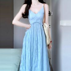 批发蓝色吊带连衣裙子女装夏季2026新款海边度假高级感超好看气质长裙