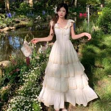 批发高端精致小飞袖杏色蛋糕<b class='q'>连衣裙</b>2026春夏复古宫廷风气质吊带<b class='q'>长裙女</b>