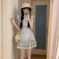 艺术生奶呼呼短裙2026夏蜜桃少女绝美收腰花苞袖蝴蝶结碎花连衣裙