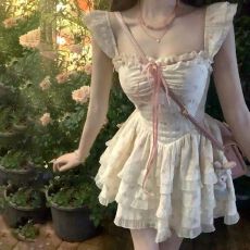 批发古堡公主裙女夏季收腰显瘦设计感纯欲风甜美小飞袖碎花气质连衣裙