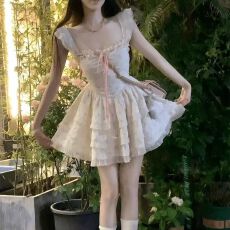 批发法式收腰小个子减龄甜辣穿搭系带碎花连衣裙女夏季显瘦气质蓬蓬裙