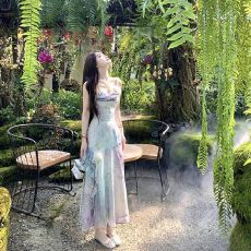 批发法式纯欲不规则碎花连衣裙子女收腰气质高级感度假风吊带鱼尾裙夏