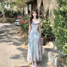 批发法式温柔风碎花吊带连衣裙女2026夏季新款高级感气质收腰显瘦裙子
