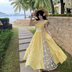 批发法式<b class='q'>荷叶边</b>领黄色吊带<b class='q'>连衣裙</b>女夏季蕾丝拼接气质收腰显瘦大摆长裙