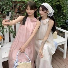 批发淡粉色挂脖吊带连衣裙女2026夏多巴胺新疆海边度假<b class='q'>沙滩</b>背心<b class='q'>长裙</b>子