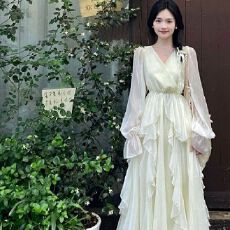 批发温柔风收腰初恋荷叶边连衣裙女2026秋季法式海边度假白色仙女裙子