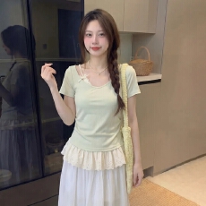 批发大码胖mm韩系温柔风V领蕾丝拼接短袖T恤女夏季设计感显瘦减龄上衣