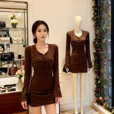 批发高级感纽扣别致气质包臀短裙女2025秋季新款御姐风A字显瘦<b class='q'>连衣裙</b>