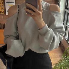 批发<b class='q'>韩国</b>chic秋季小众设计感圆领露肩宽松休闲百搭长袖纯色套头<b class='q'>卫衣</b>女