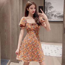 批发小个子温柔风碎花<b class='q'>连衣裙</b>夏高级感法式方领<b class='q'>泡泡袖</b><b class='q'>连衣裙</b>子仙女