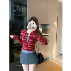 批发舒肤绒辣妹红色<b class='q'>假两件</b>条纹<b class='q'>针织衫</b>女秋冬修身显瘦小众长袖上衣