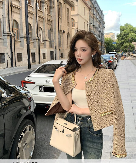 고급 센스 작은 샤넬 스타일 금 짜임 스팽글 양모 니트 짧은 여성 코트 라운드 넥 비즈 박기 외국 가스 미니 스커트