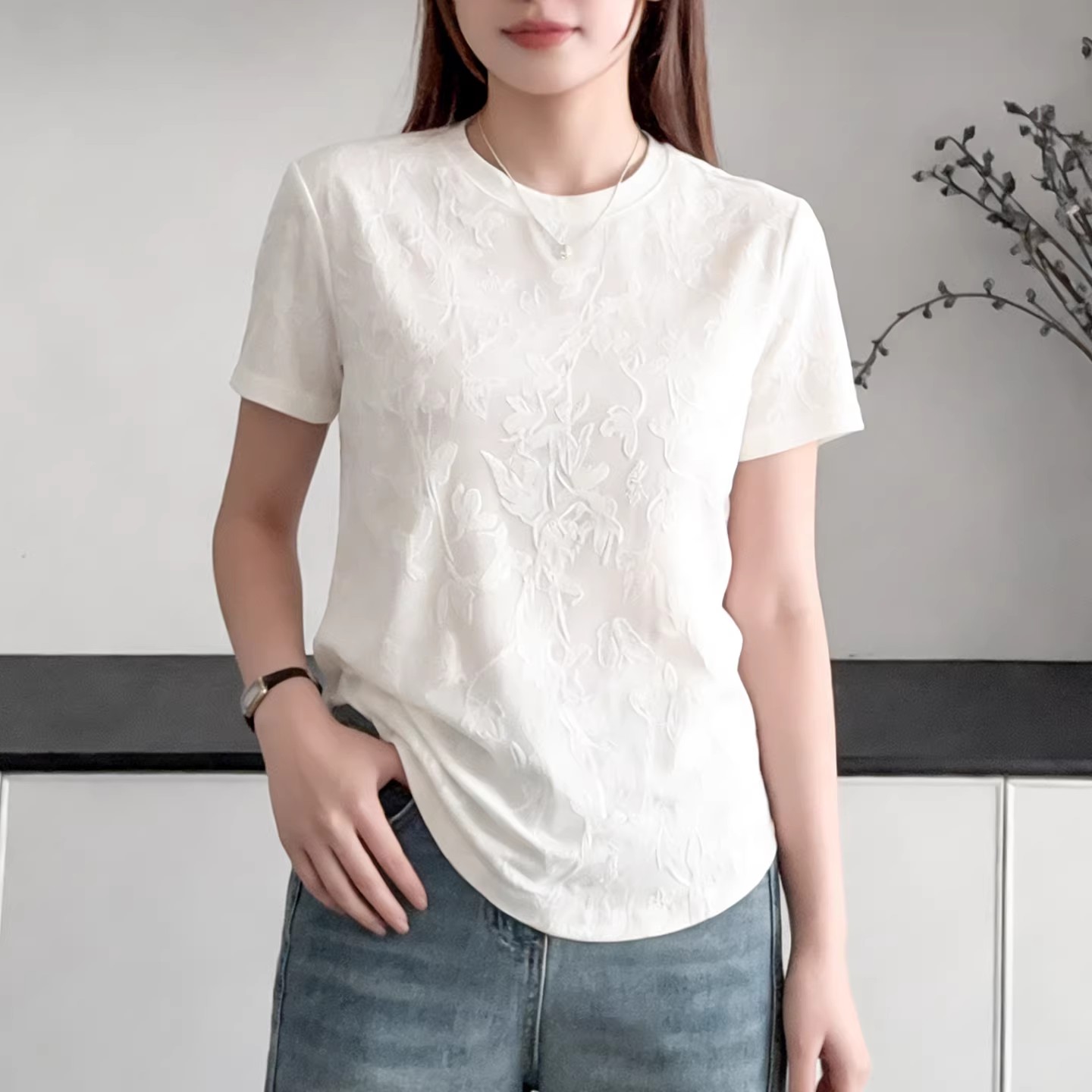 빅 사이즈 빛 럭셔리 바람 화이트 자카드 반팔 티셔츠 여성 라운드 넥 루즈핏 슬림해 보이는 여름 부드럽다 편안함 다용도 맨위