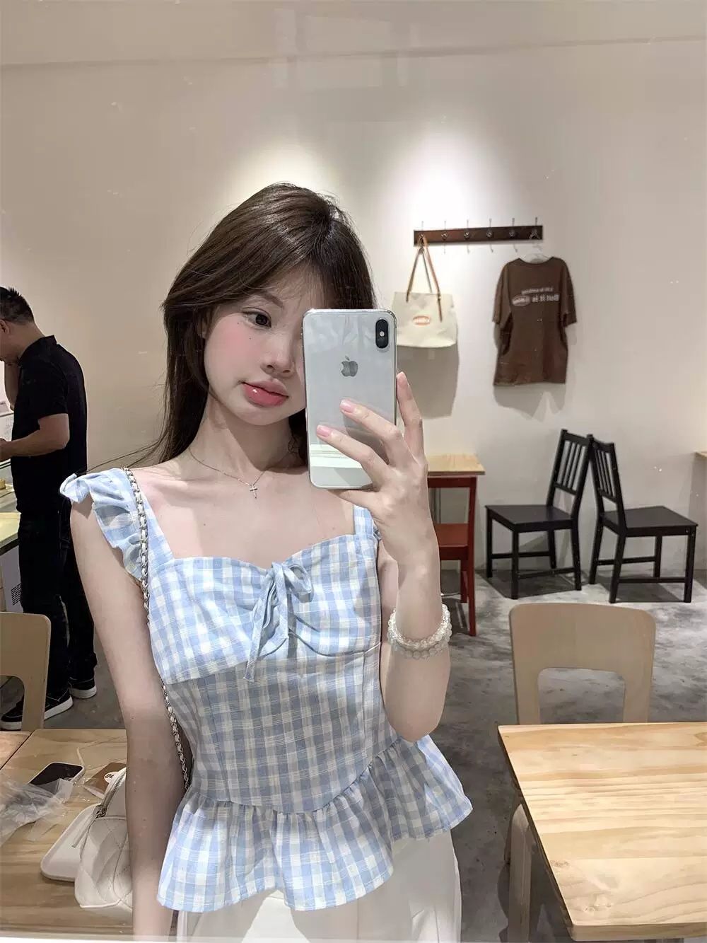 파란색 체크무늬 작은 날다 소매 조끼 2026 여름 새로운 레이스업 순수한 욕망 바람 프릴 몸매 가꾸기 슬림해 보이는 맨위